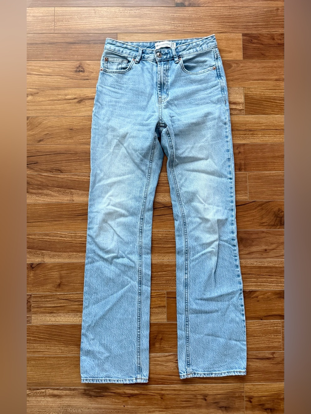 Stradivarius Light Wash Straight Leg Jeans Size 4 / 26